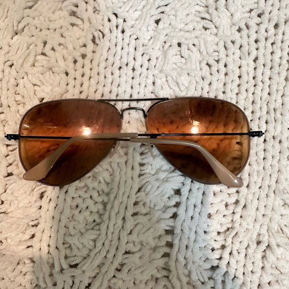 Ray Ban Aviator ๐๐ด๐๐๐โ๏ธ - Picture 7 of 8